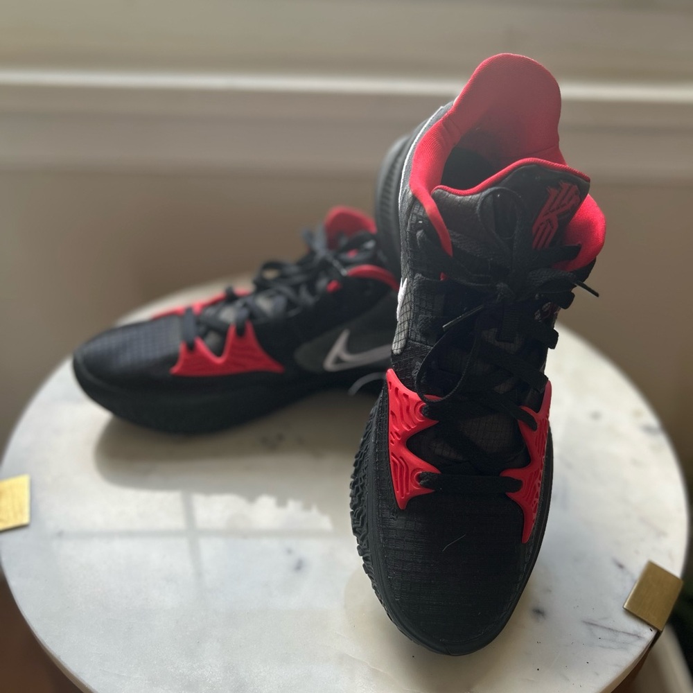 Nike Kyrie 4 Low Bred